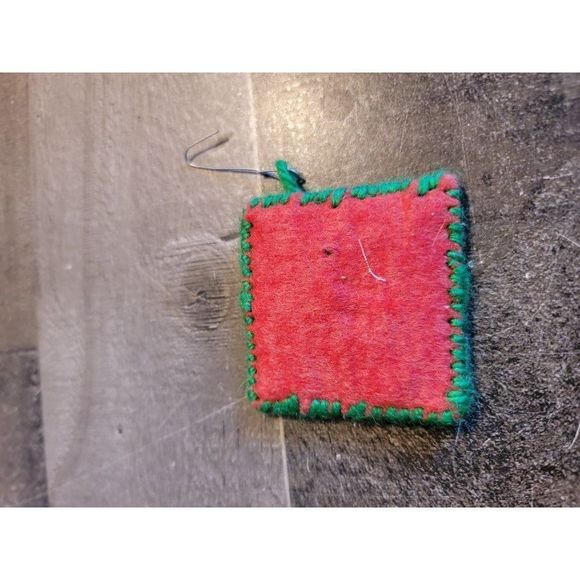 Knitted felt Joy Trumpet Green white ornament xmas - Picture 3 of 3